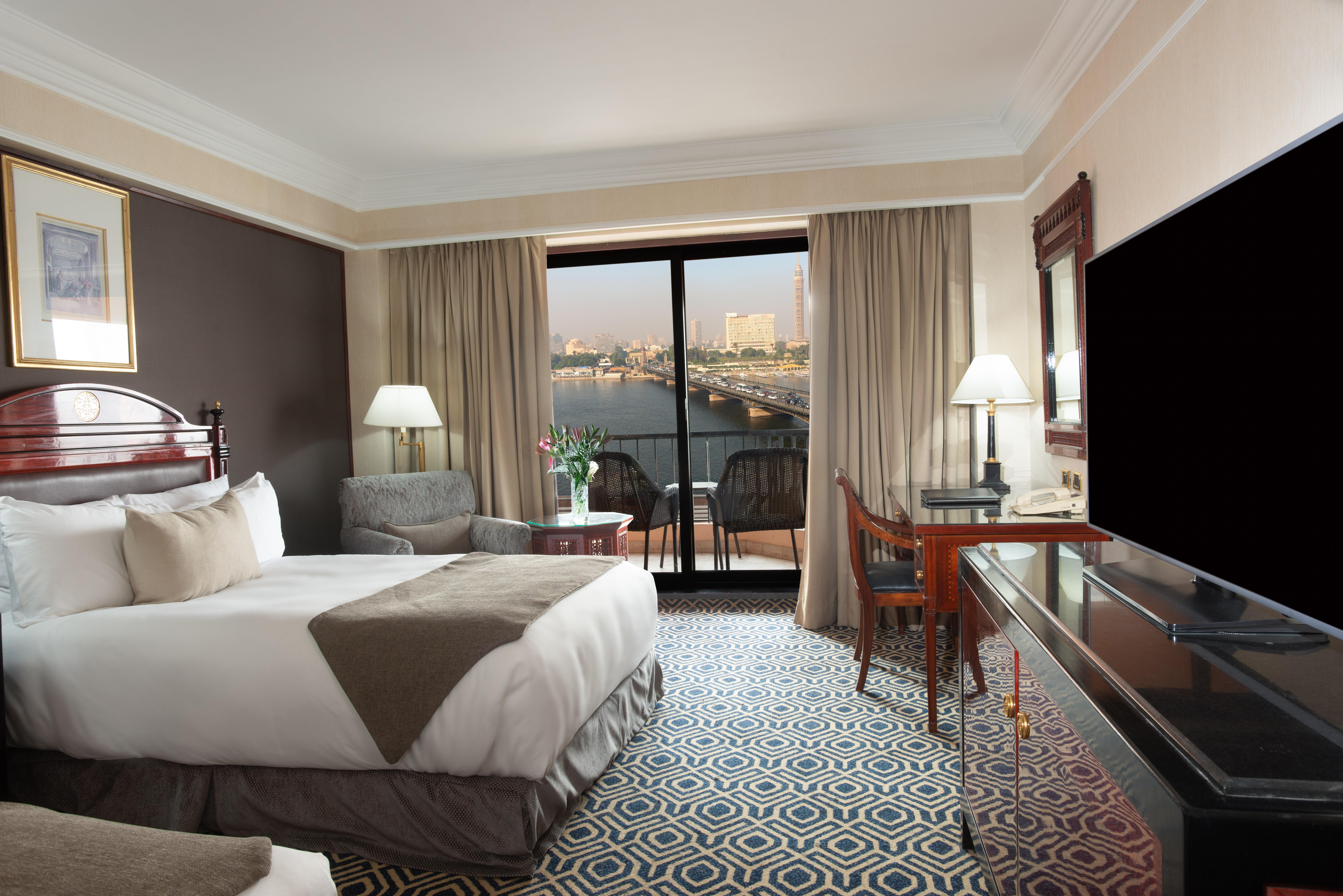 Intercontinental Cairo Semiramis By Ihg Hotel Luaran gambar A guest room at the Four Seasons Hotel, Cairo