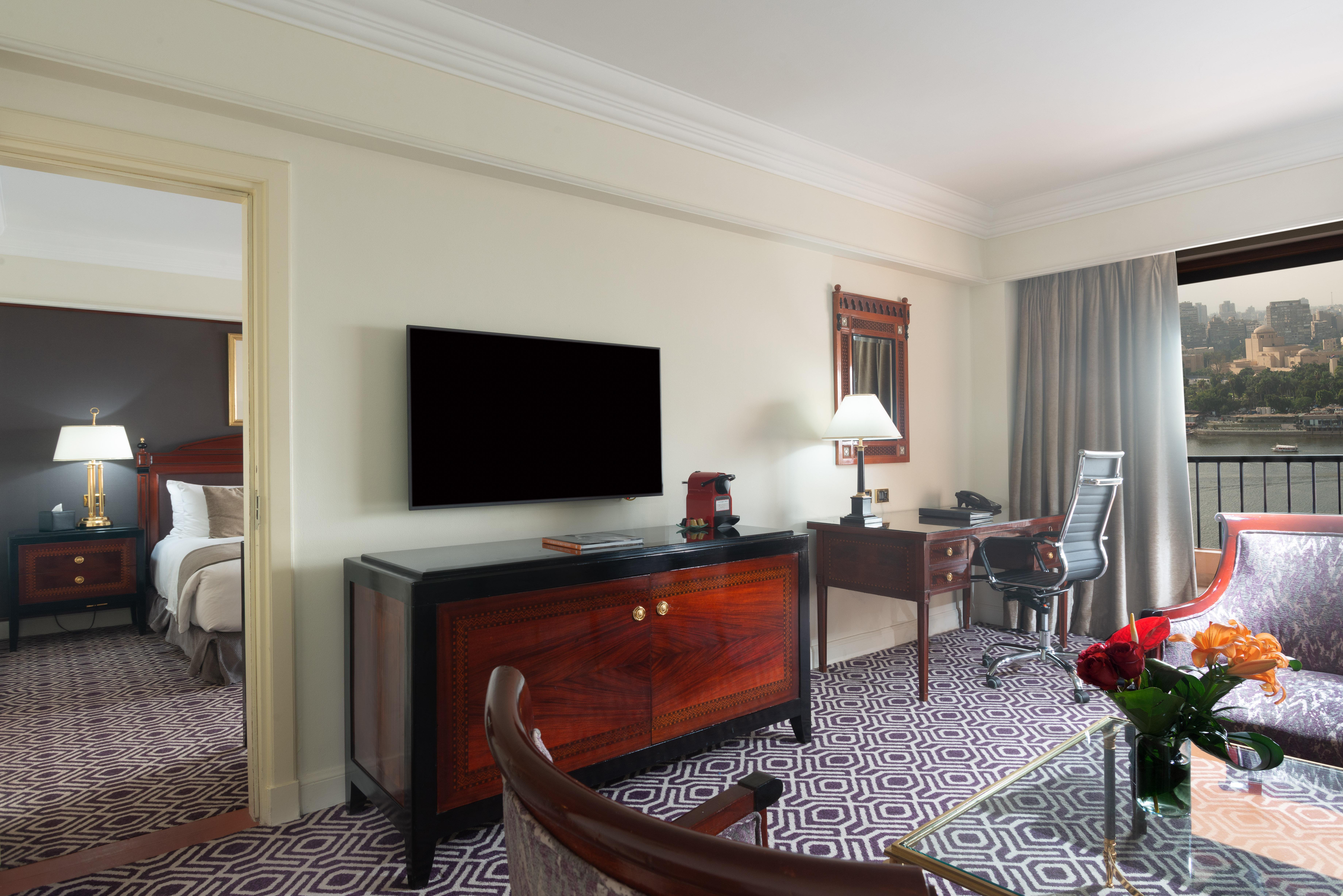 Intercontinental Cairo Semiramis By Ihg Hotel Luaran gambar A suite at the Four Seasons Hotel, Cairo