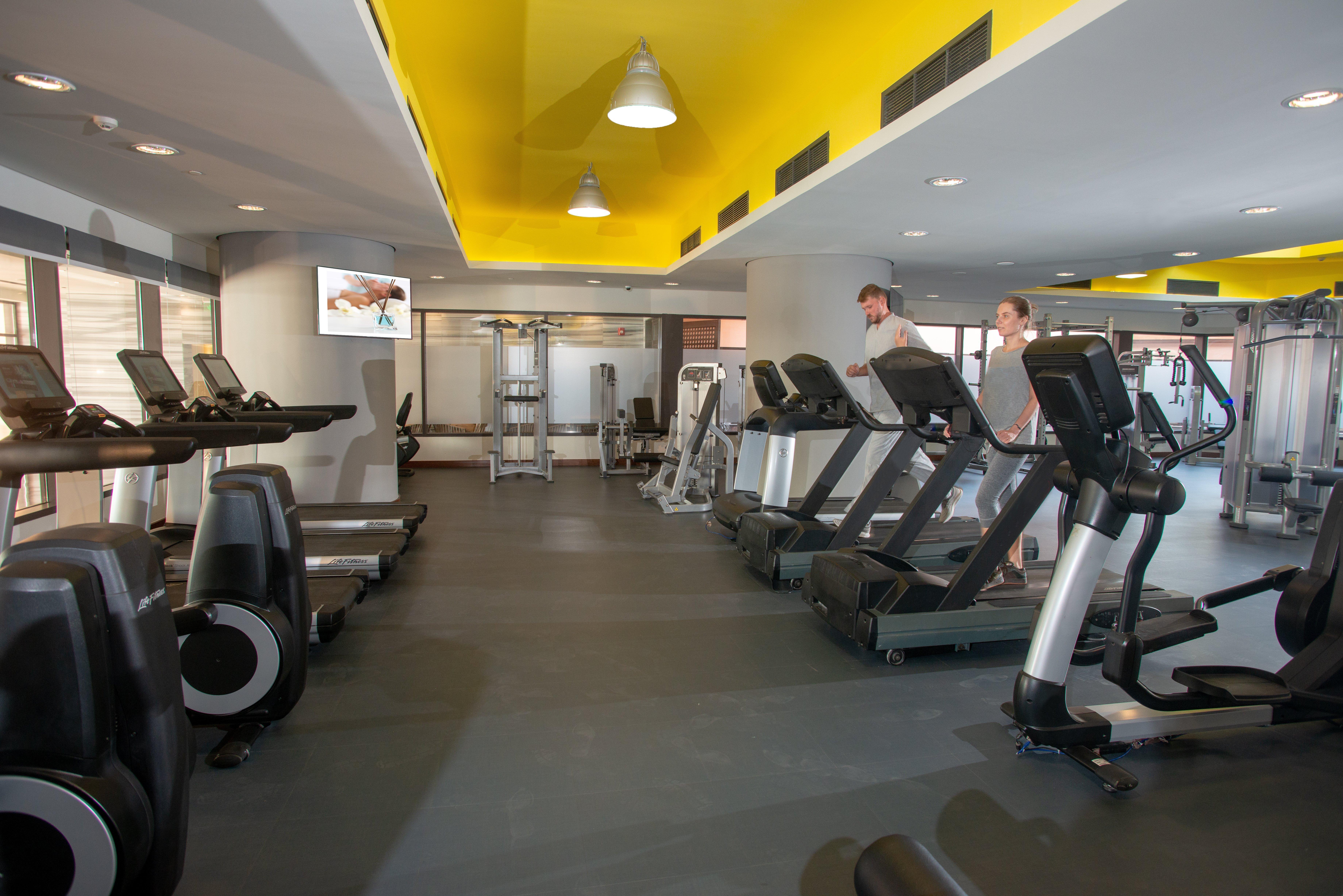 Intercontinental Cairo Semiramis By Ihg Hotel Luaran gambar The gym at the hotel