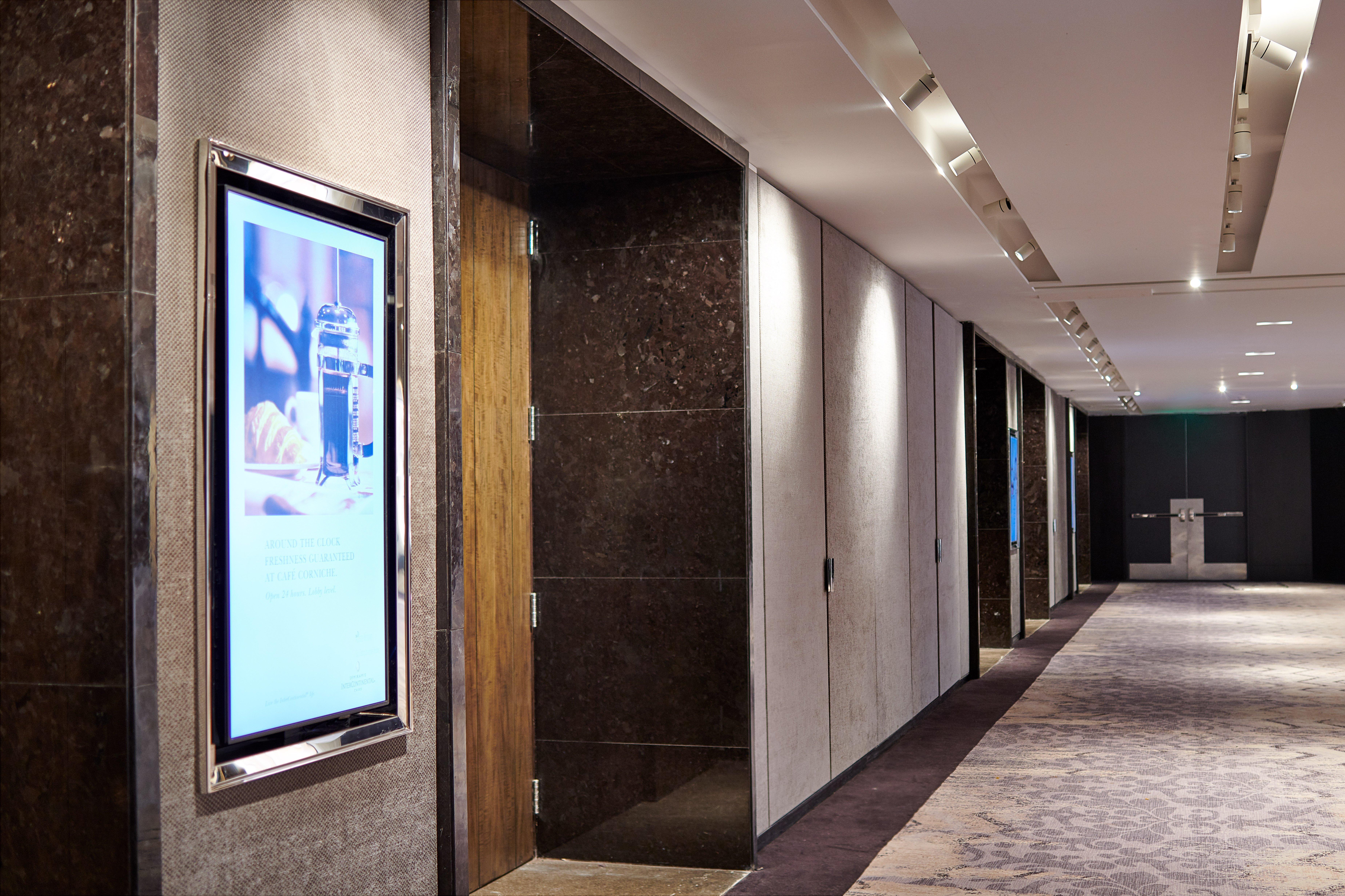Intercontinental Cairo Semiramis By Ihg Hotel Luaran gambar Digital signage in a hotel