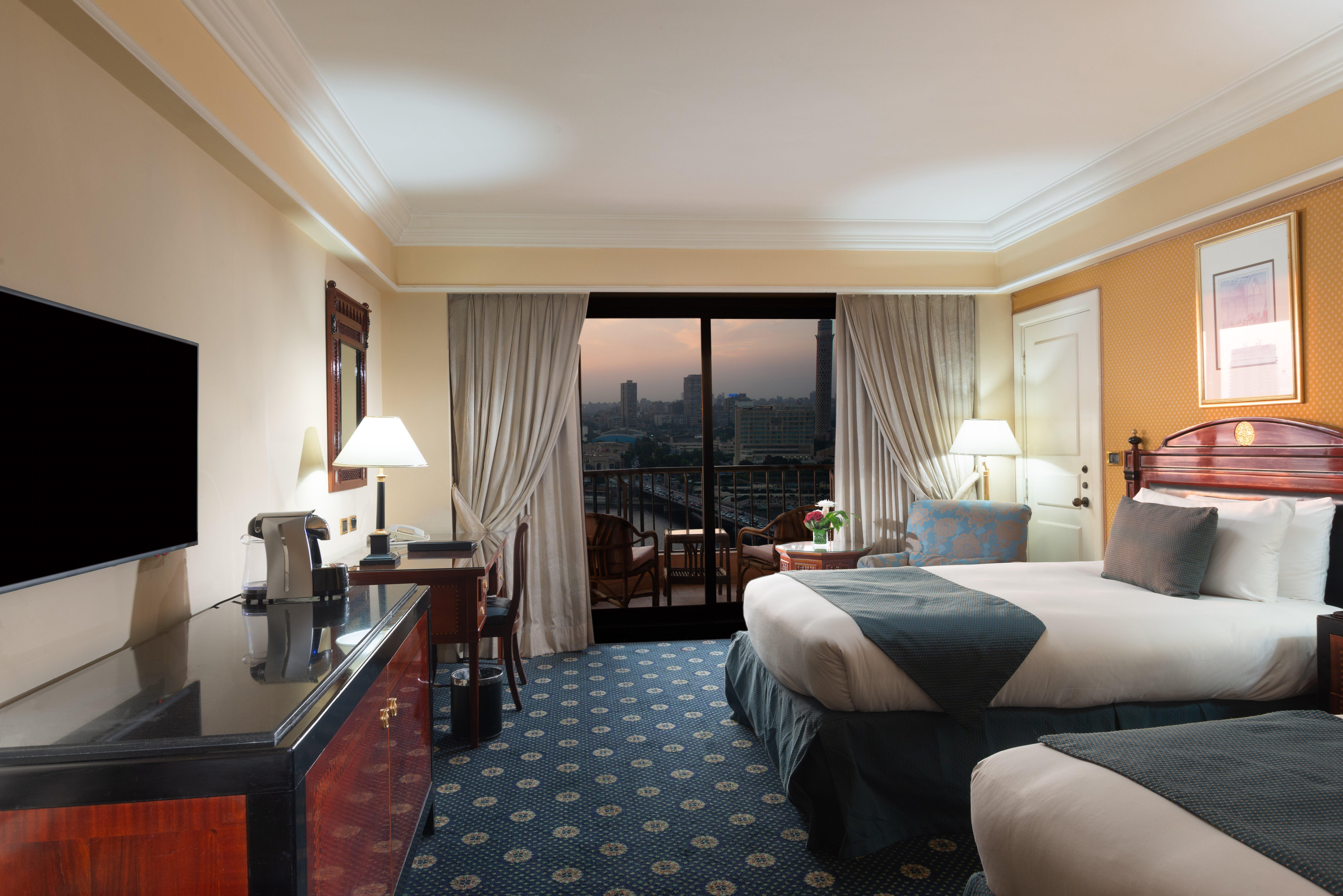Intercontinental Cairo Semiramis By Ihg Hotel Luaran gambar A guest room at the Sheraton Cairo