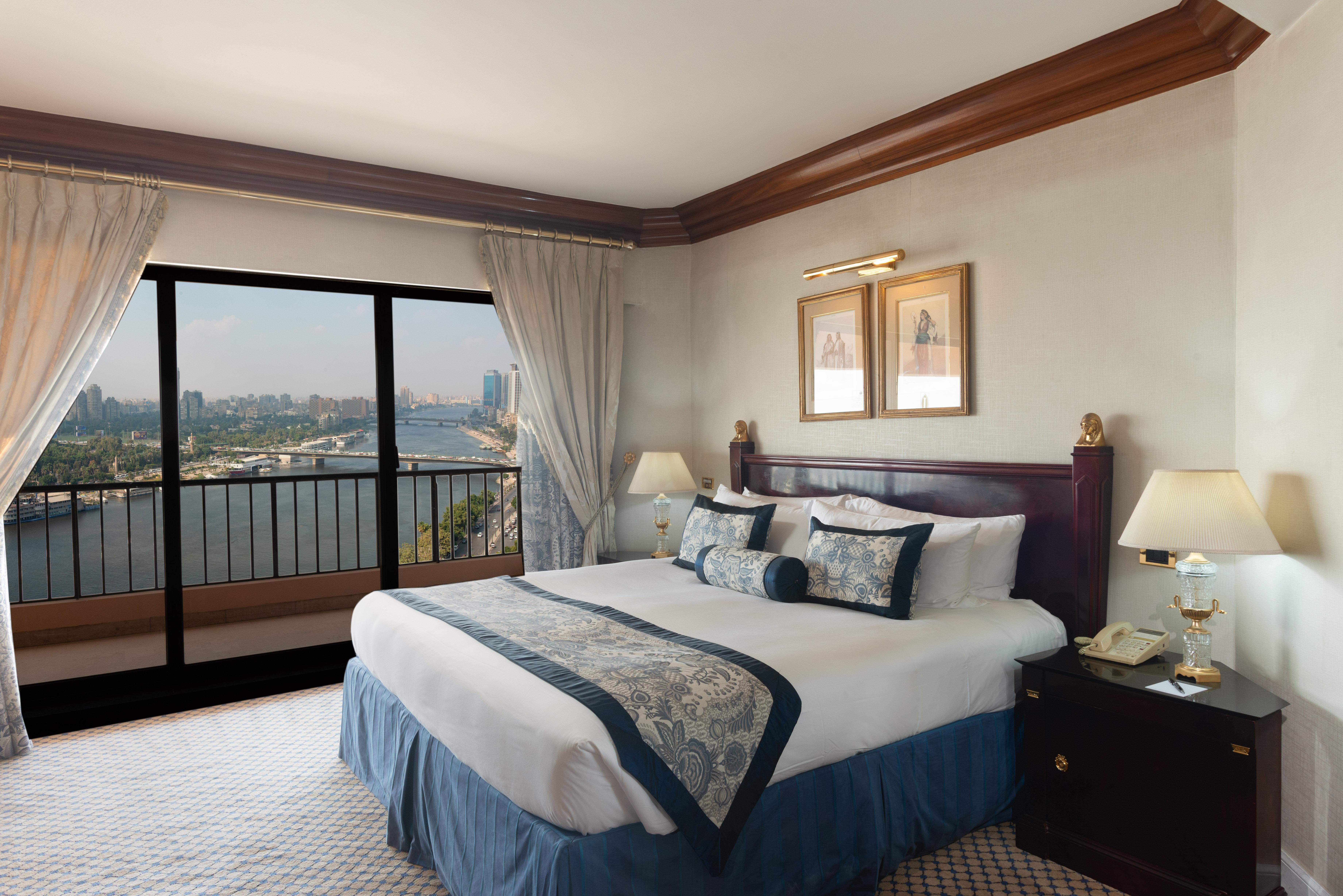 Intercontinental Cairo Semiramis By Ihg Hotel Luaran gambar A bedroom at the Four Seasons Hotel, Cairo