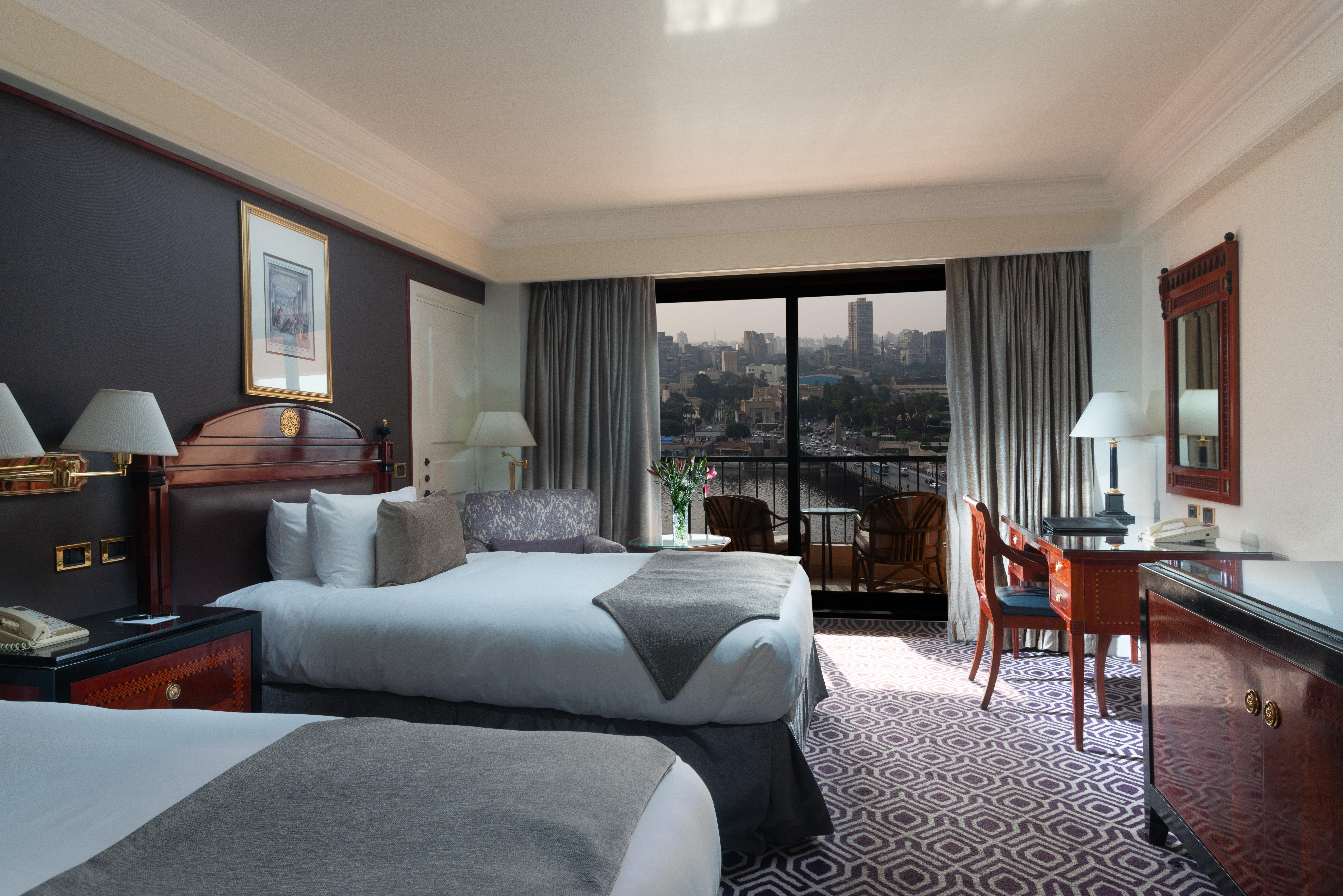 Intercontinental Cairo Semiramis By Ihg Hotel Luaran gambar A room at the Nile Ritz-Carlton
