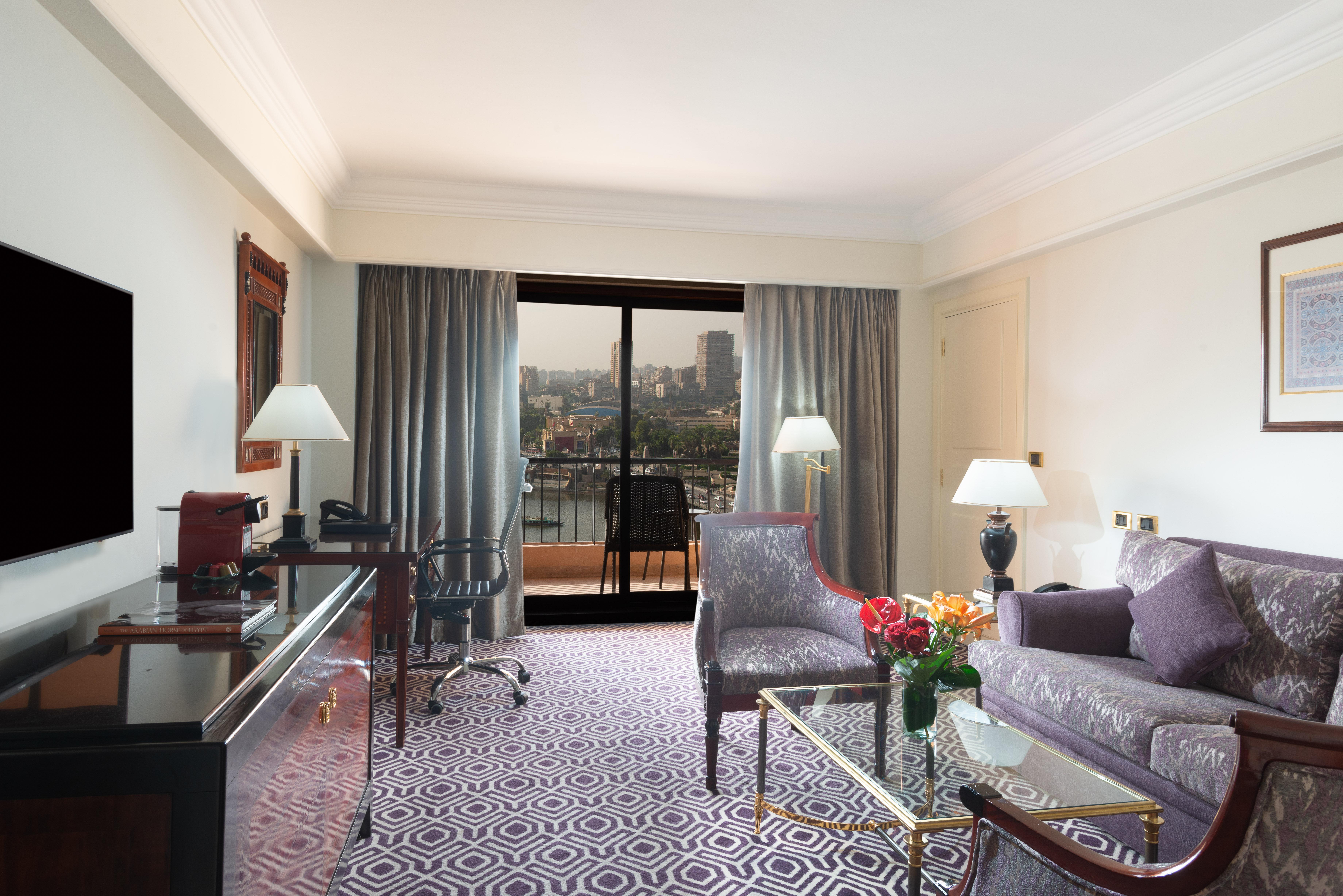 Intercontinental Cairo Semiramis By Ihg Hotel Luaran gambar A suite at the Cairo Marriott