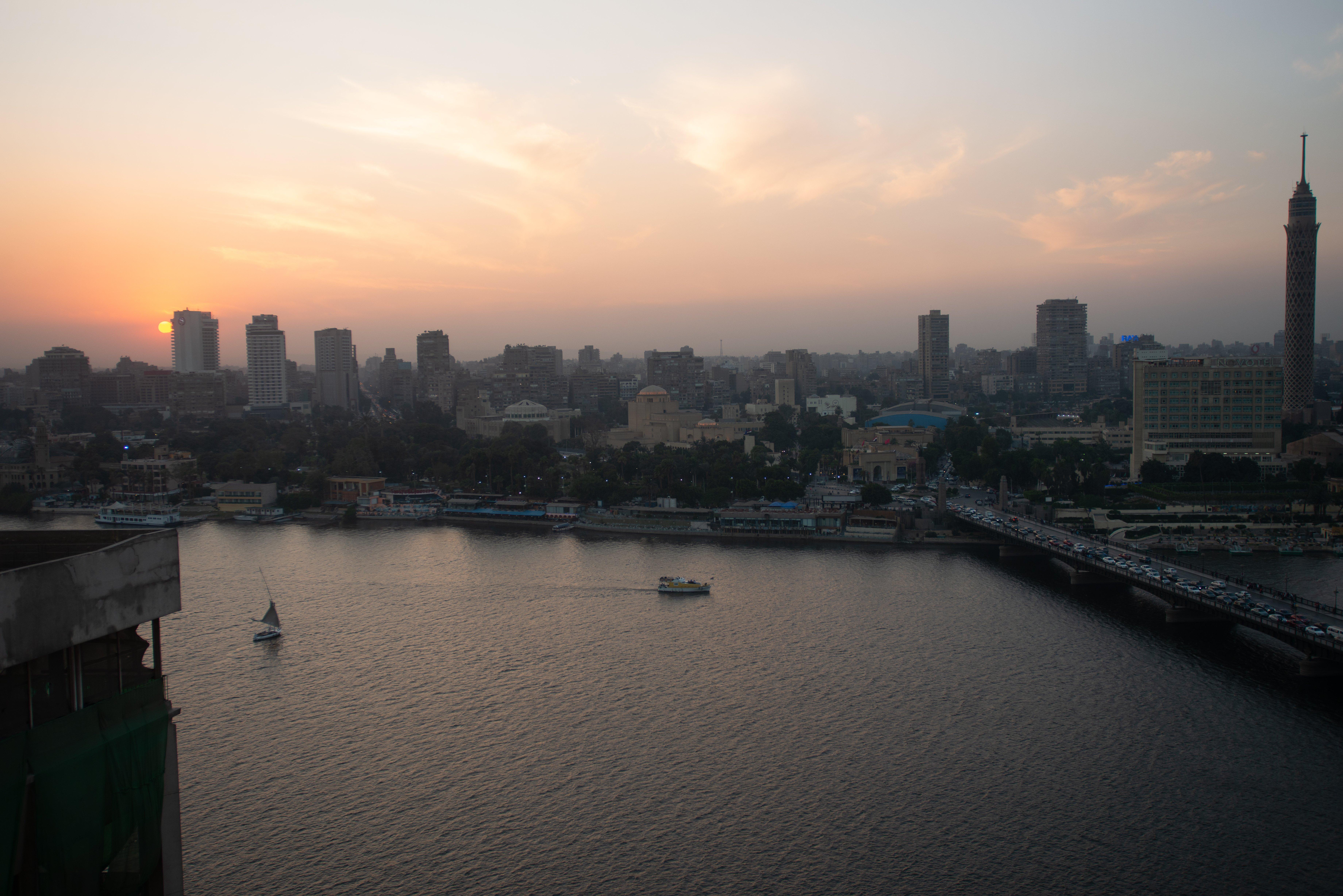Intercontinental Cairo Semiramis By Ihg Hotel Luaran gambar Sunset over the river