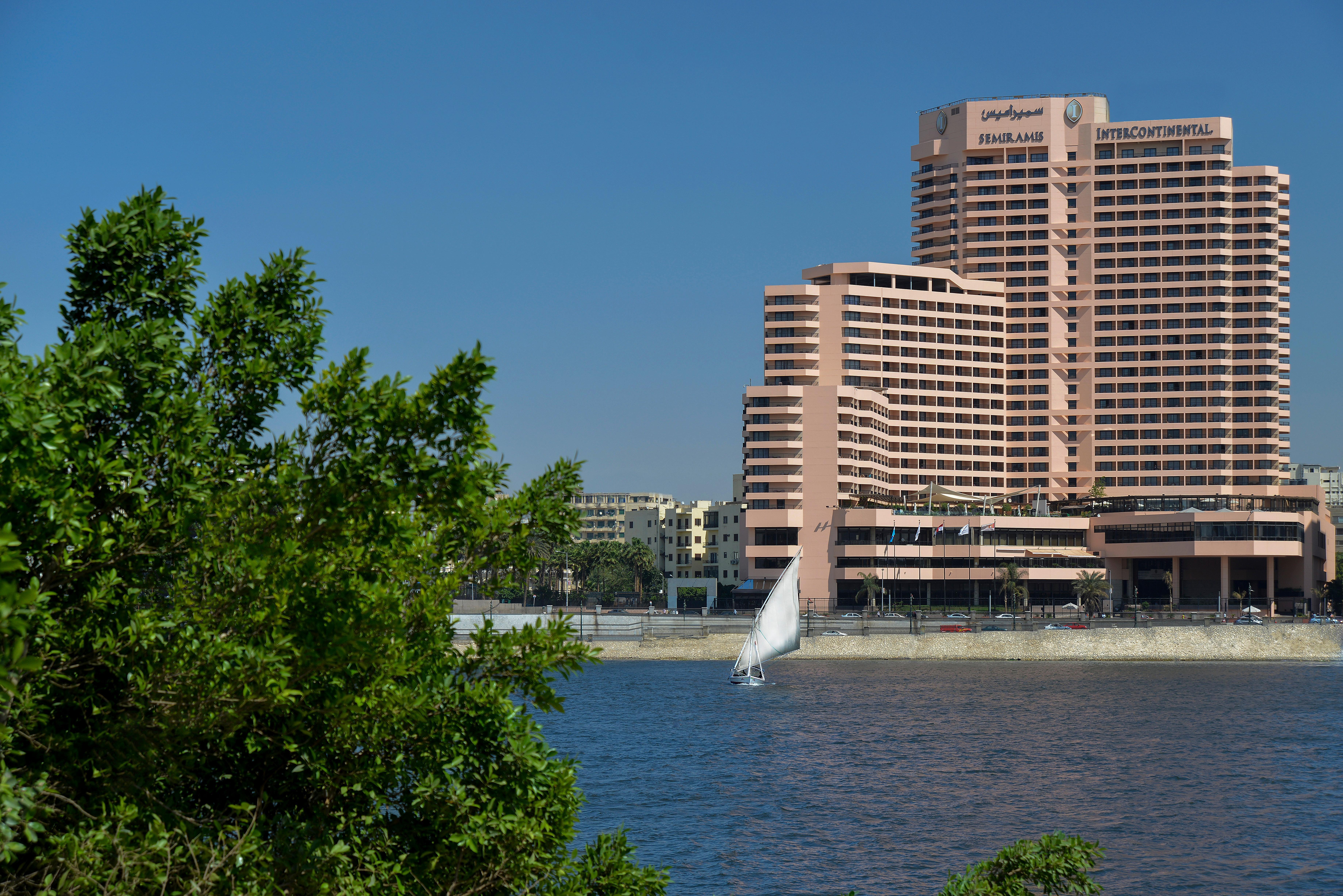 Intercontinental Cairo Semiramis By Ihg Hotel Luaran gambar The hotel in 2012