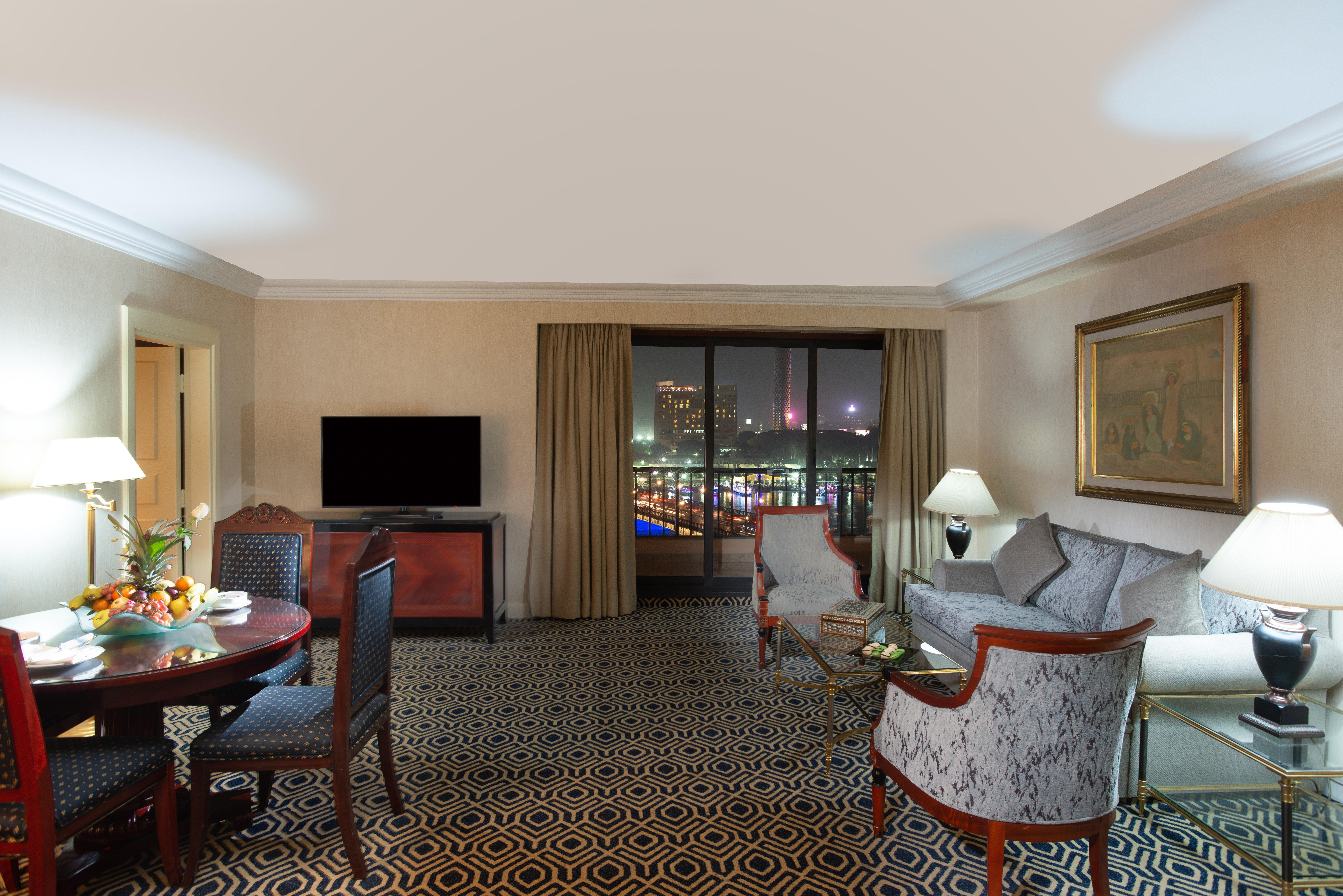 Intercontinental Cairo Semiramis By Ihg Hotel Luaran gambar A suite at the hotel